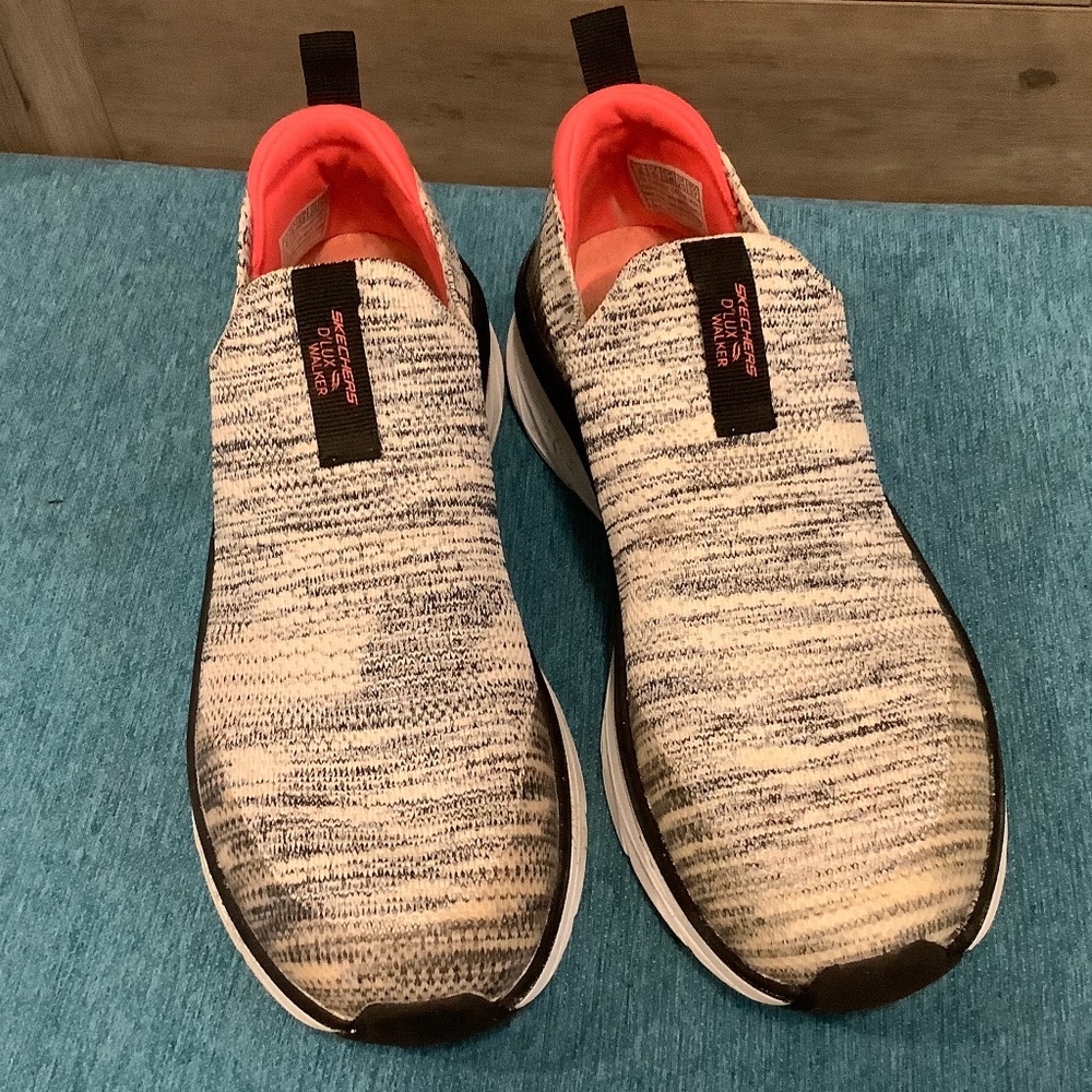 Skechers D lux walkers 8